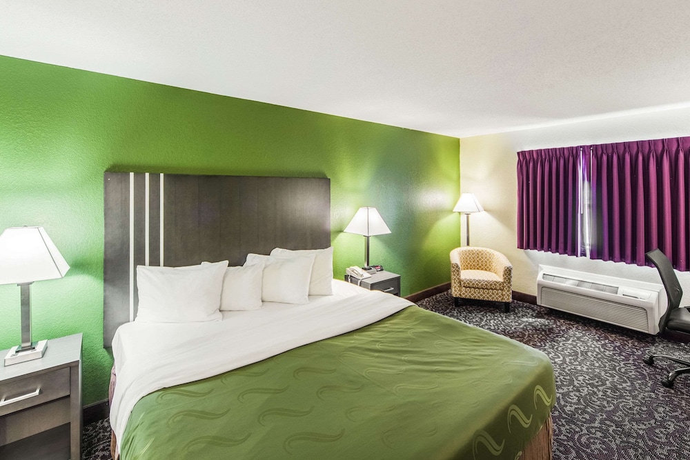 Standard Room, 1 King Bed, Non Smoking - Photo 4
