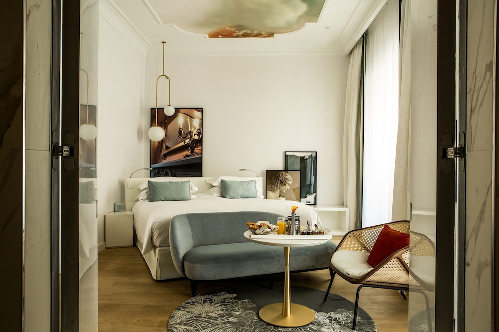 Premium Room, 1 King Bed, Balcony (Luxury with Juliet Balcony) thumbnail 6