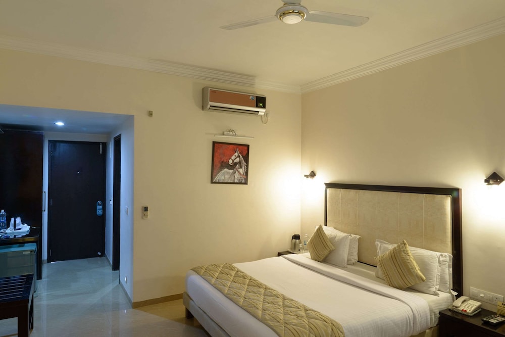 Standard Room, 1 Double Bed with Sofa bed, Smoking (1 Person Sofa Bed) photo 2