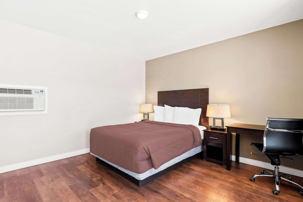 Standard Room, 1 Queen Bed, Non Smoking