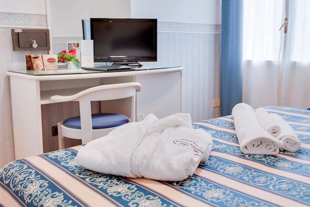 Classic Quadruple Room