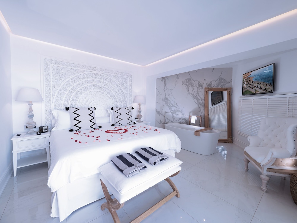 Honeymoon Suite, 1 Bedroom, Private Pool, Beachfront (Island)
