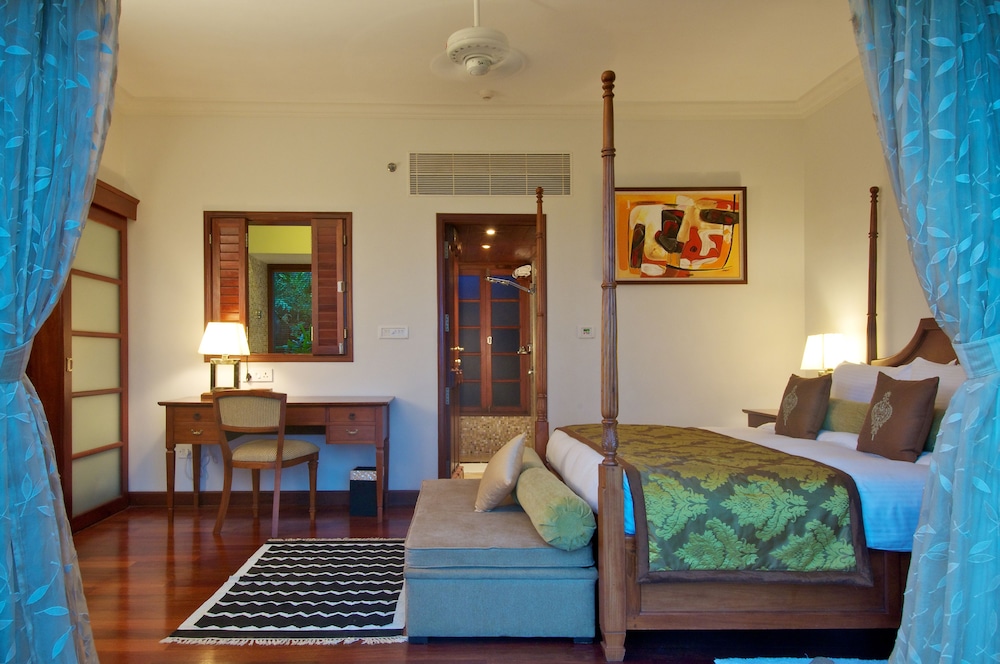 Deluxe Suite, 1 King Bed, Balcony, Sea View - Photo 1