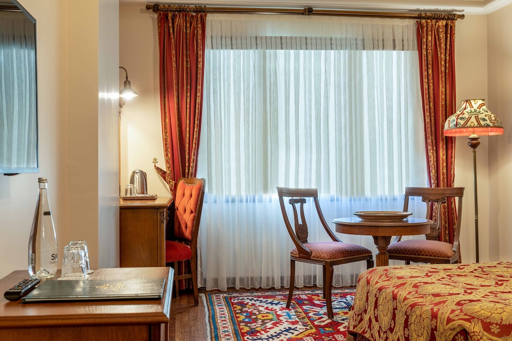 Deluxe Single Room, 1 Queen Bed photo 2