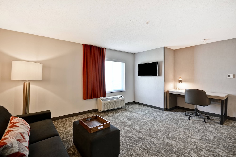 Suite, 1 King Bed with Sofa bed, Corner - Photo 2