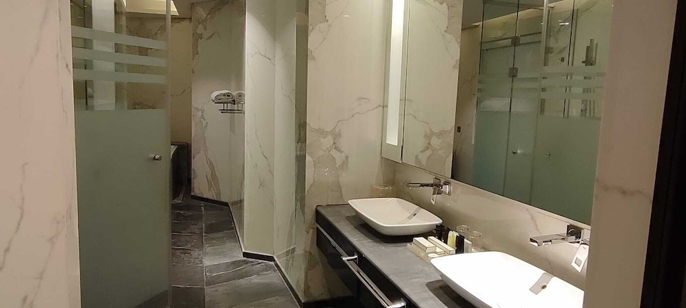 Executive Room - Photo 5