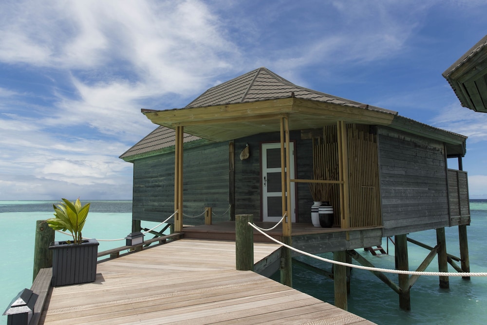 Sangu Water Villa - Honeymoon Suite photo 2