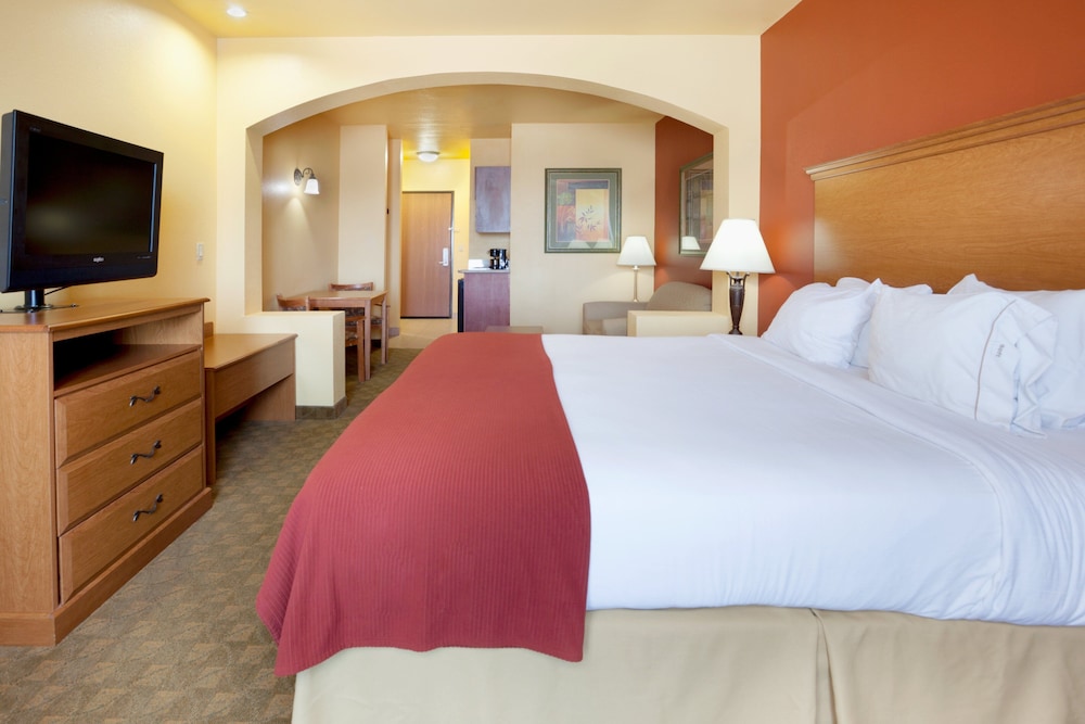 Suite, 1 King Bed, Accessible (Mobility) - Photo 1