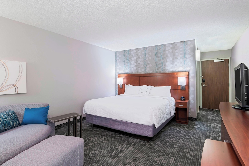 Room, 1 King Bed with Sofa bed (Hearing Accessible) - Photo 2
