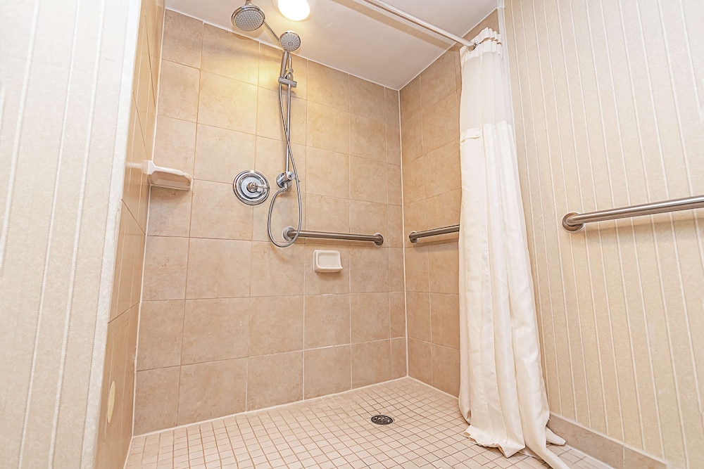 Room, 2 Double Beds, Accessible (Roll In Shower)