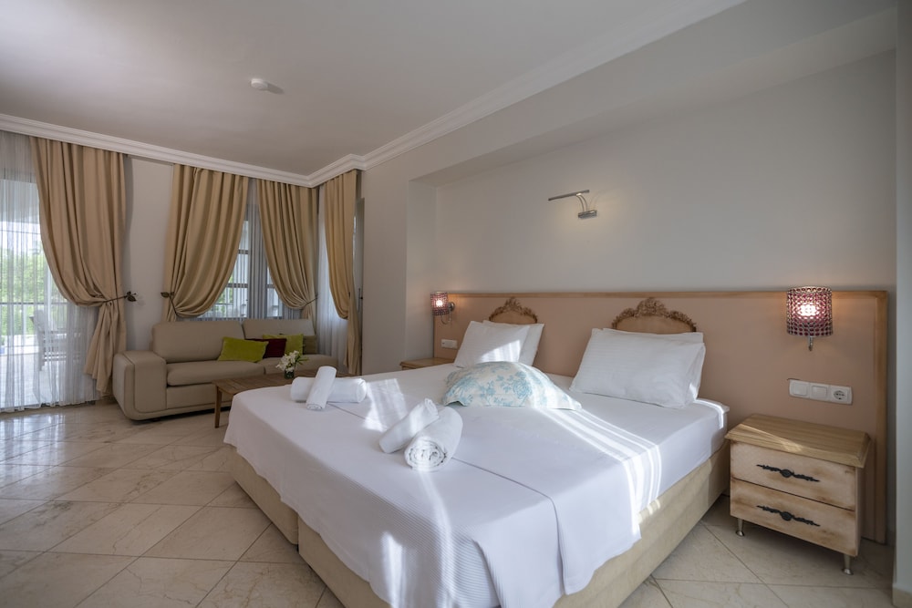 Honeymoon Room photo 3