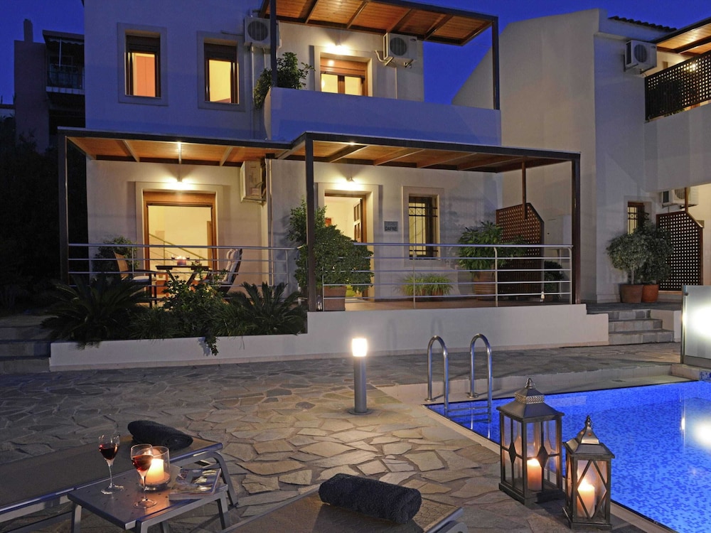 Villa photo 2