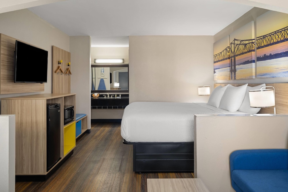Room, 1 King Bed, Non Smoking photo 3