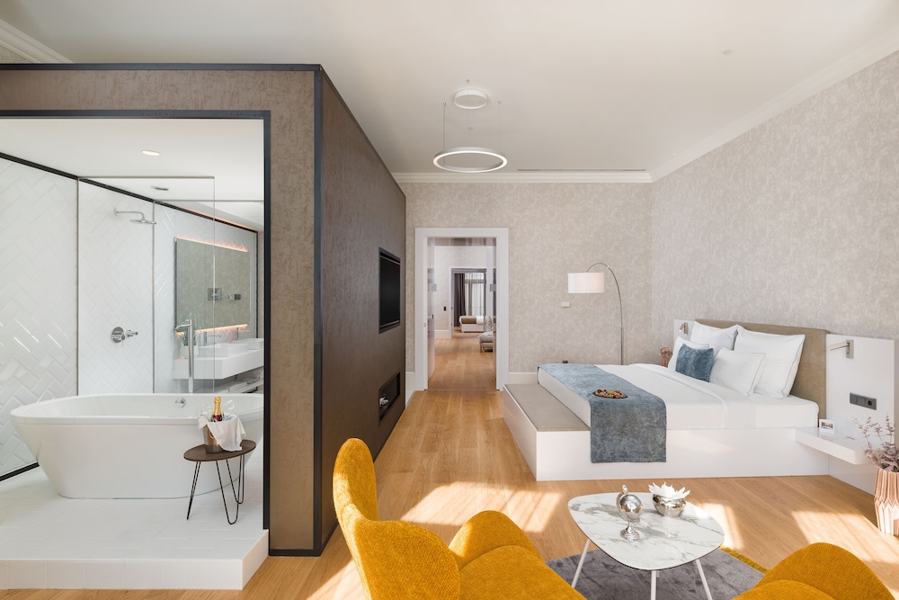 Presidential suite with Danube view
