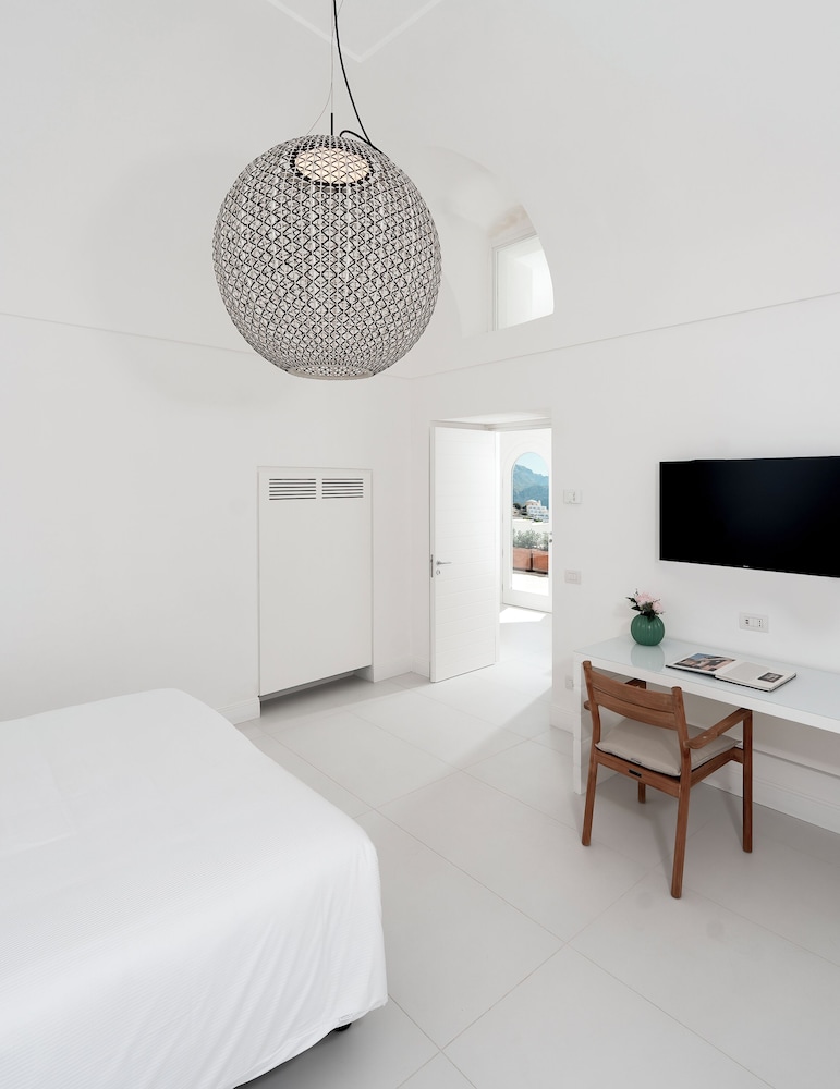 Exclusive Suite, 2 Bedrooms - Photo 6