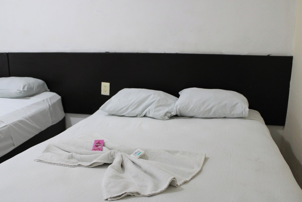 Standard Room, Multiple Beds photo 3