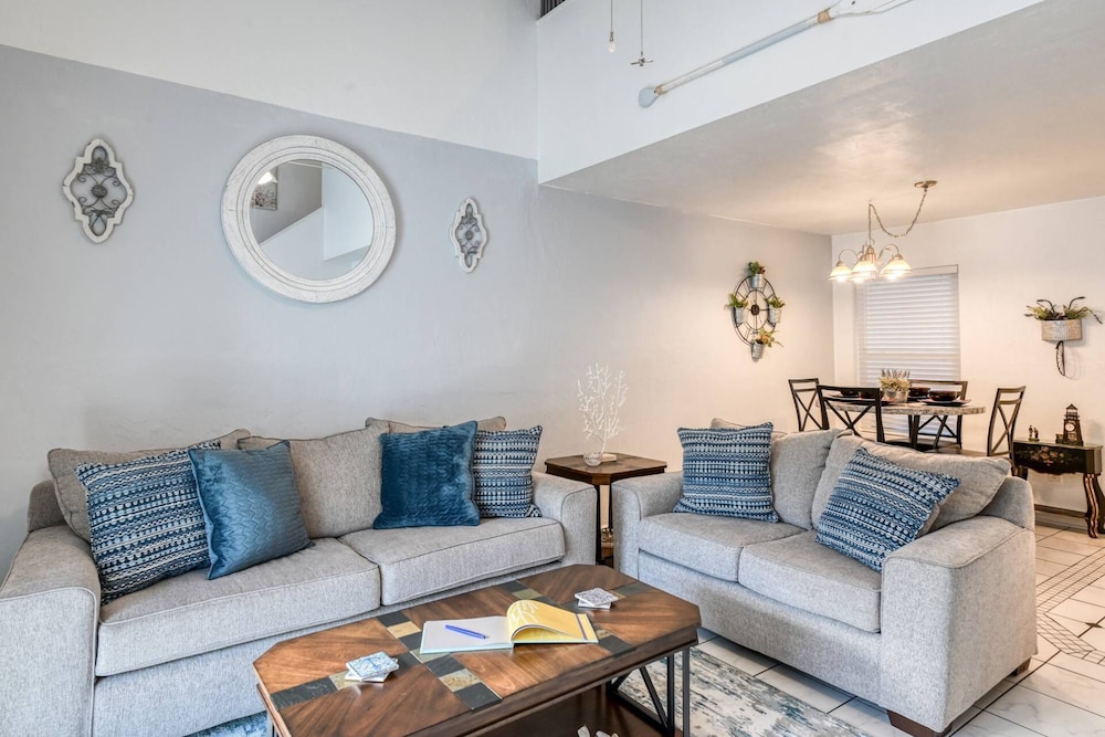 Apartment (Ocean Breezes)