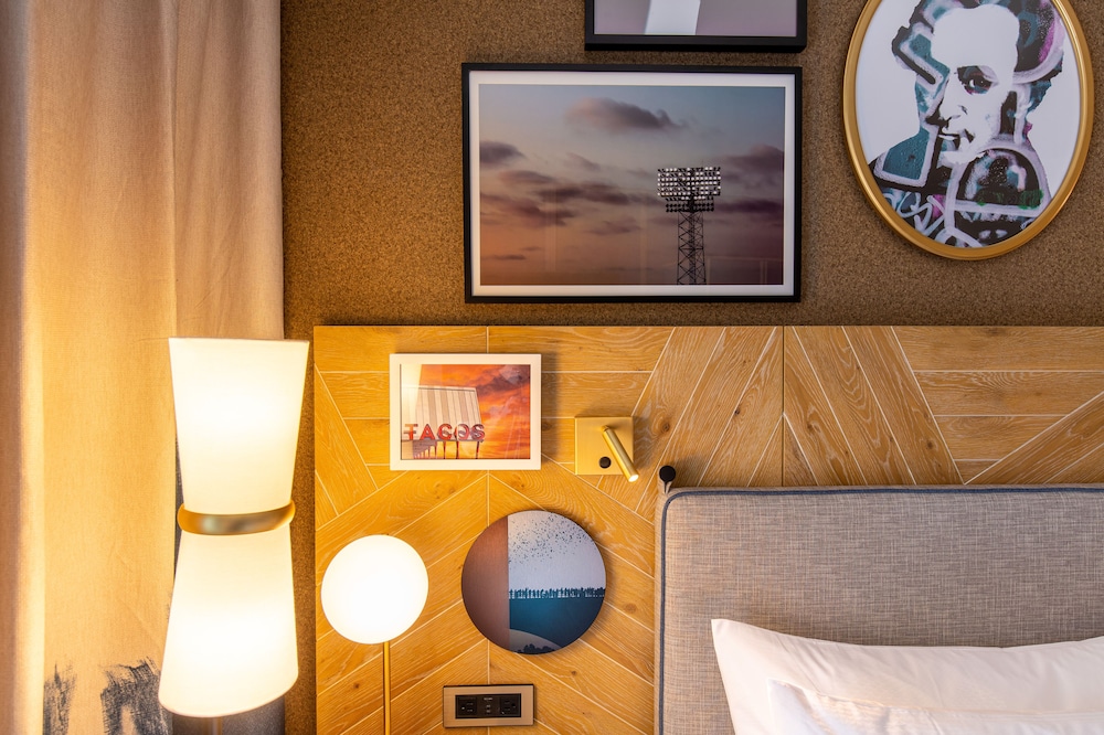 Suite, 1 Bedroom - Photo 3