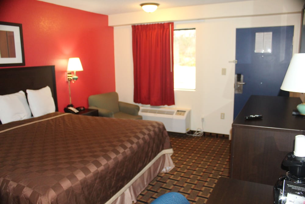 Room, 1 King Bed, Accessible, Non Smoking (Handicap) - Photo 3