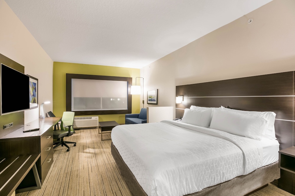 Suite, 1 King Bed with Sofa bed, Accessible (Mobility, Access Tub) photo 2
