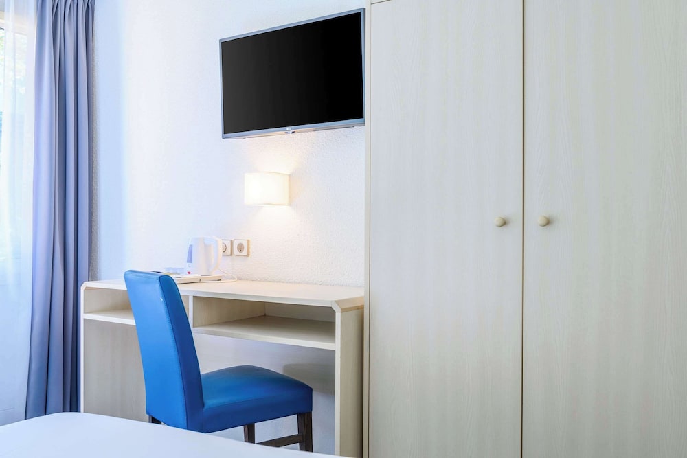 Standard Triple Room, 3 Twin Beds, Non Smoking - Photo 3