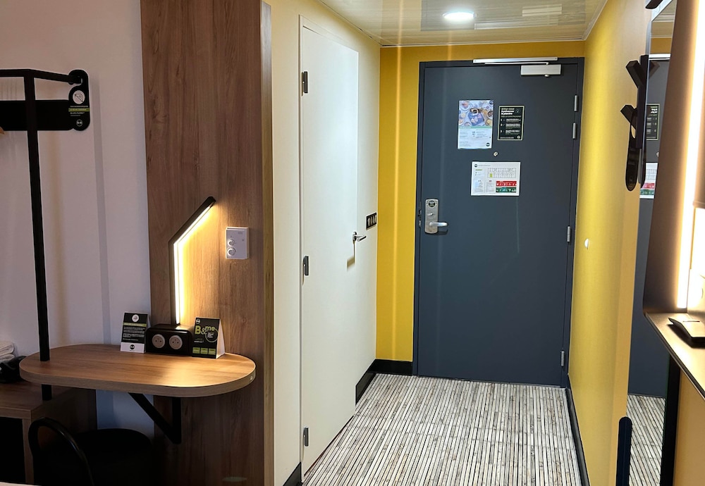 Double Room, Non Smoking - Photo 5