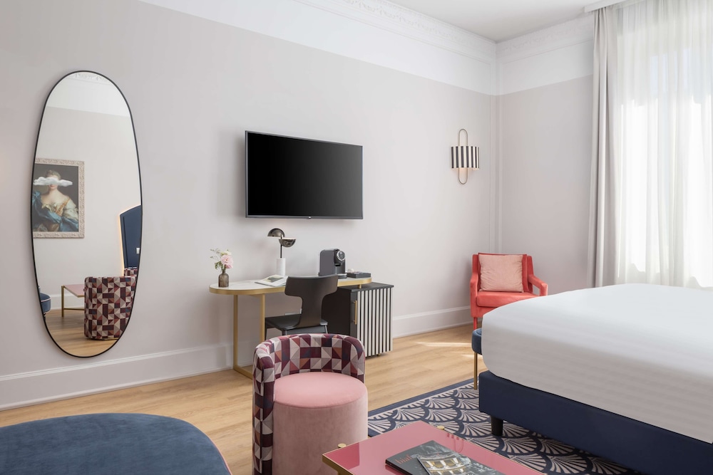 Junior Suite, 1 King Bed - Photo 3