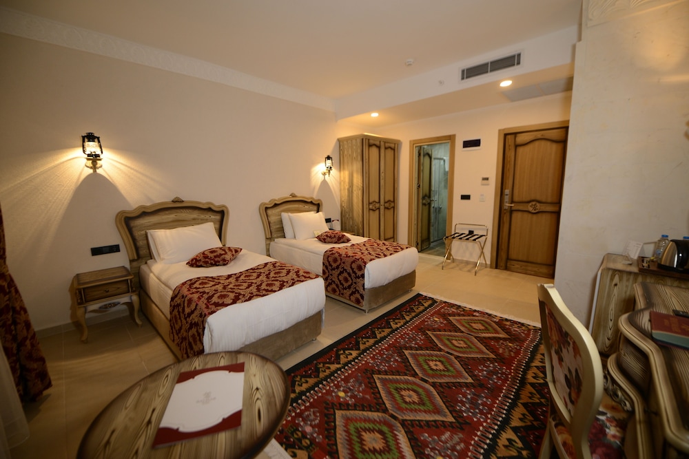 Standard Double or Twin Room - Photo 1