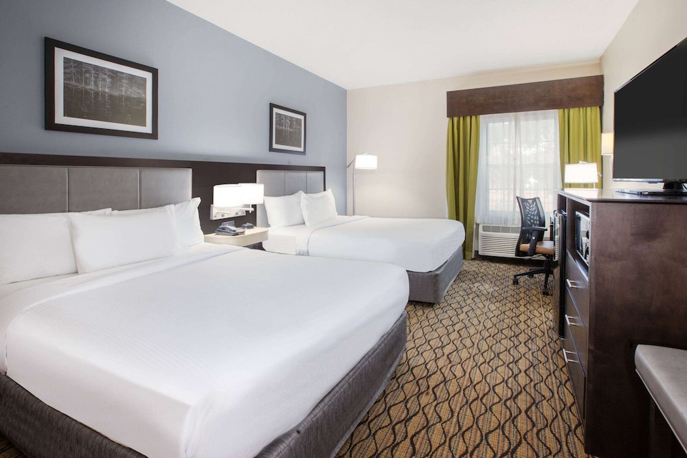Room, 2 Queen Beds, Non Smoking - Photo 1