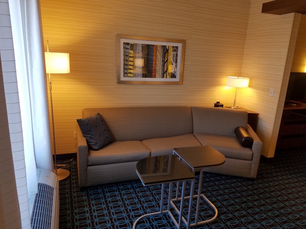 Room, 1 King Bed (Mobility/Hearing Access, Roll-In Shwr)