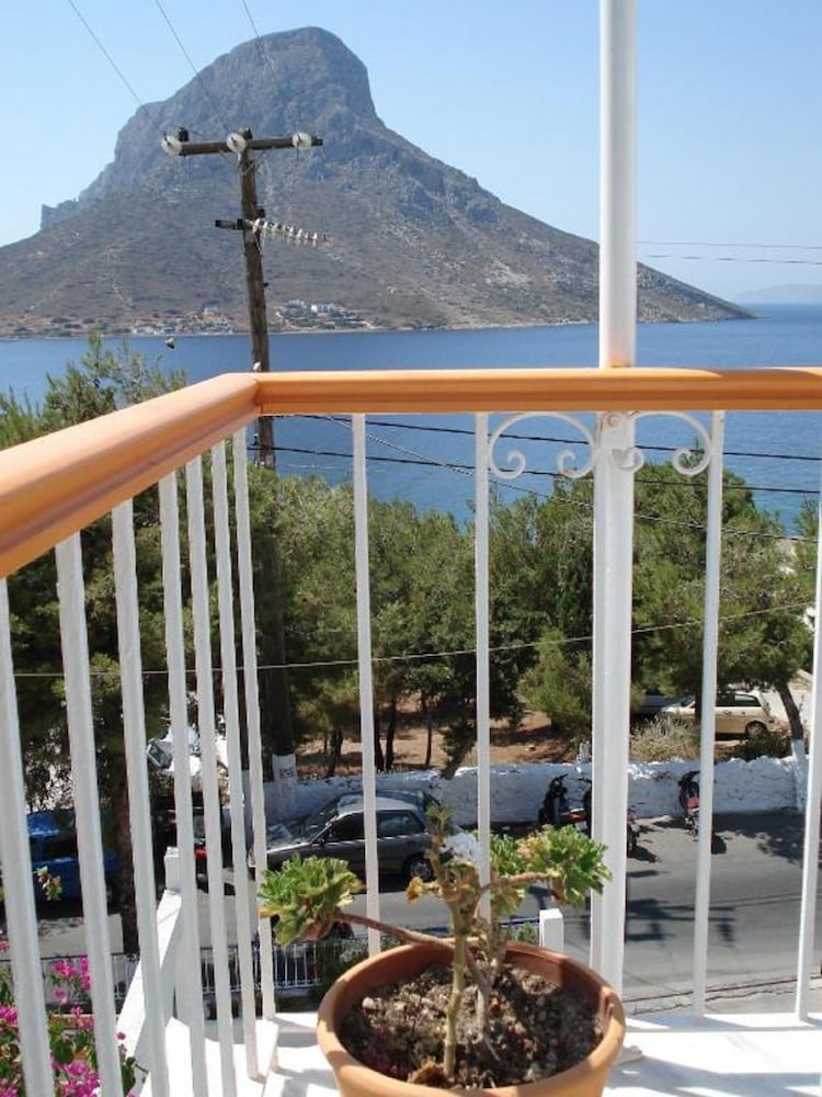 Family Apartment, 2 Bedrooms, Kitchenette, Sea View - Photo 3