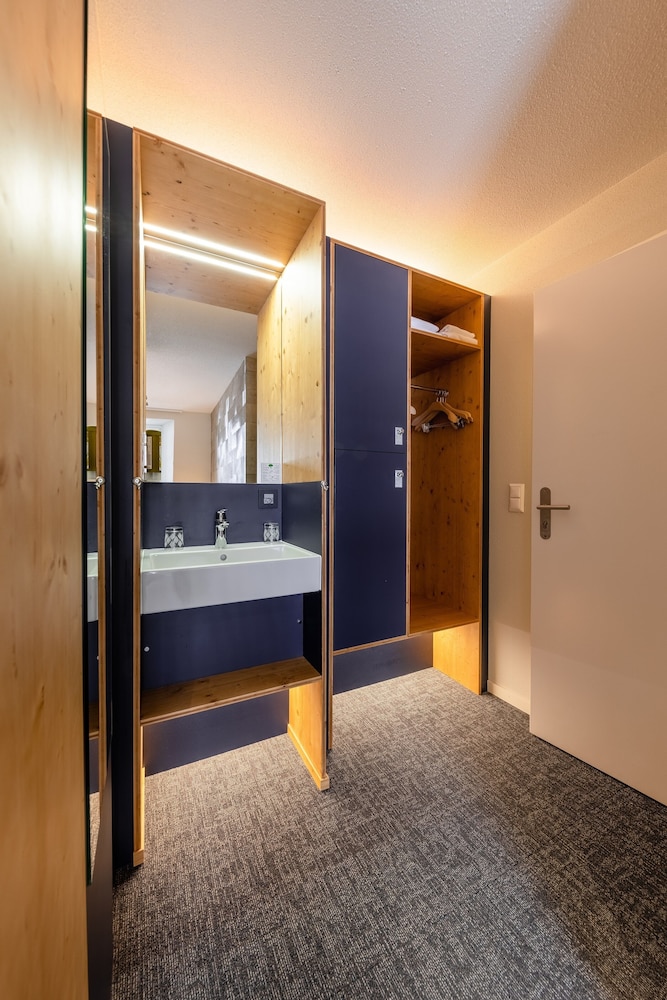 Standard Room, Multiple Beds (Classic Family Room), photo 6