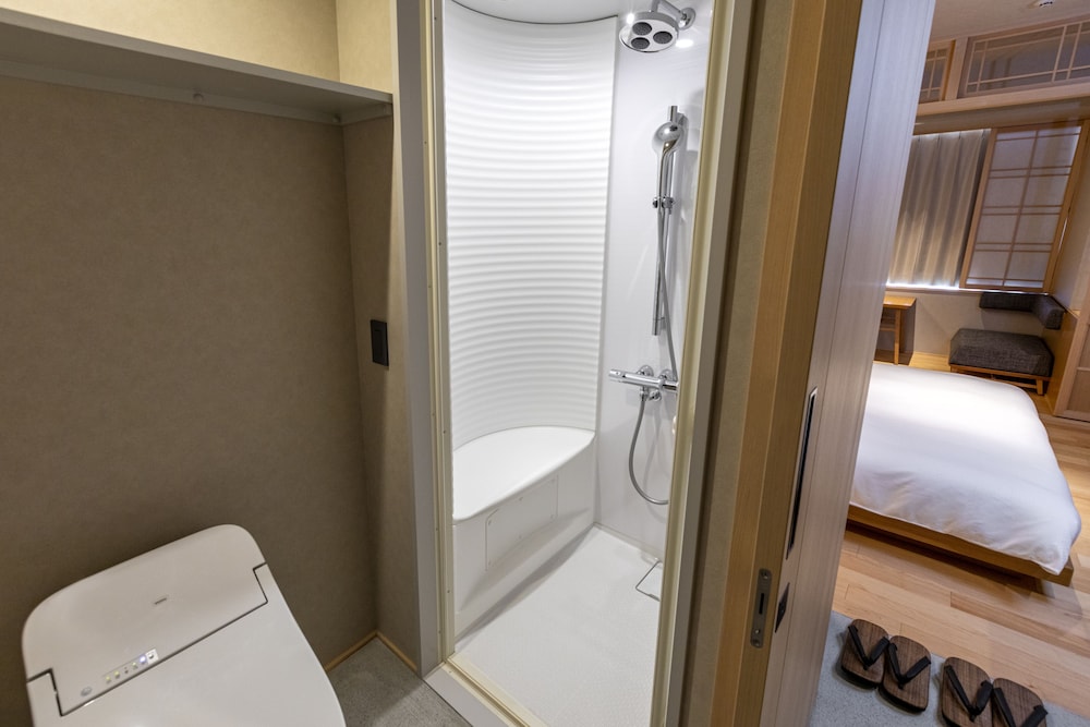 Double Room, Non Smoking, Ensuite (High Floor, Up To 2 Person) - Photo 2
