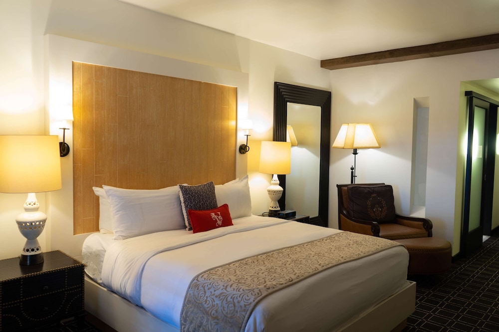 Standard Room, 1 King Bed, Accessible - Photo 2