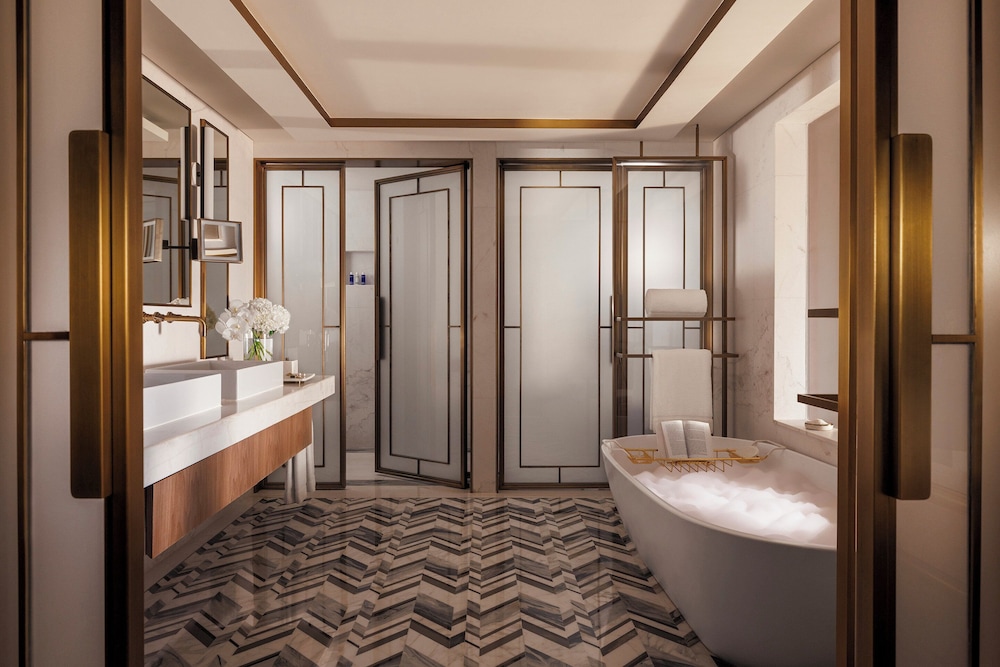 Presidential Suite thumbnail 5