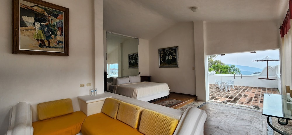 Superior Suite - Photo 7
