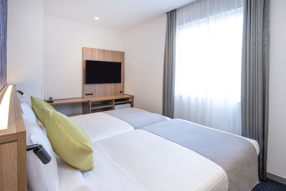 Standard Twin Room, Non Smoking (No Cleaning, For 2 Adults) photo 2
