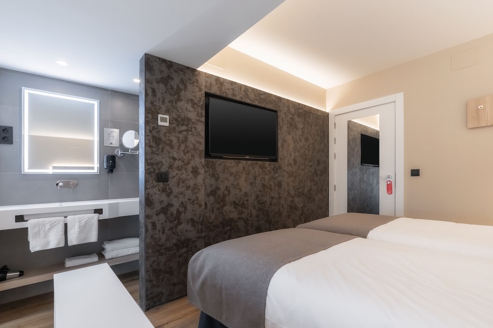 Double Room Double Room