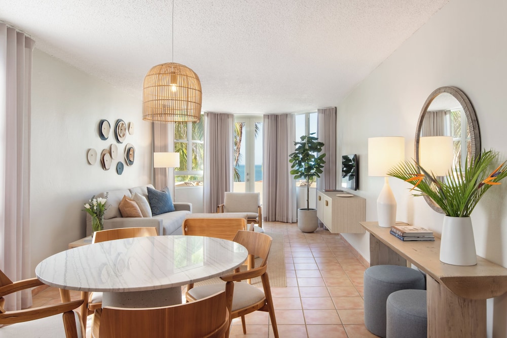Suite, 1 Bedroom - Photo 6