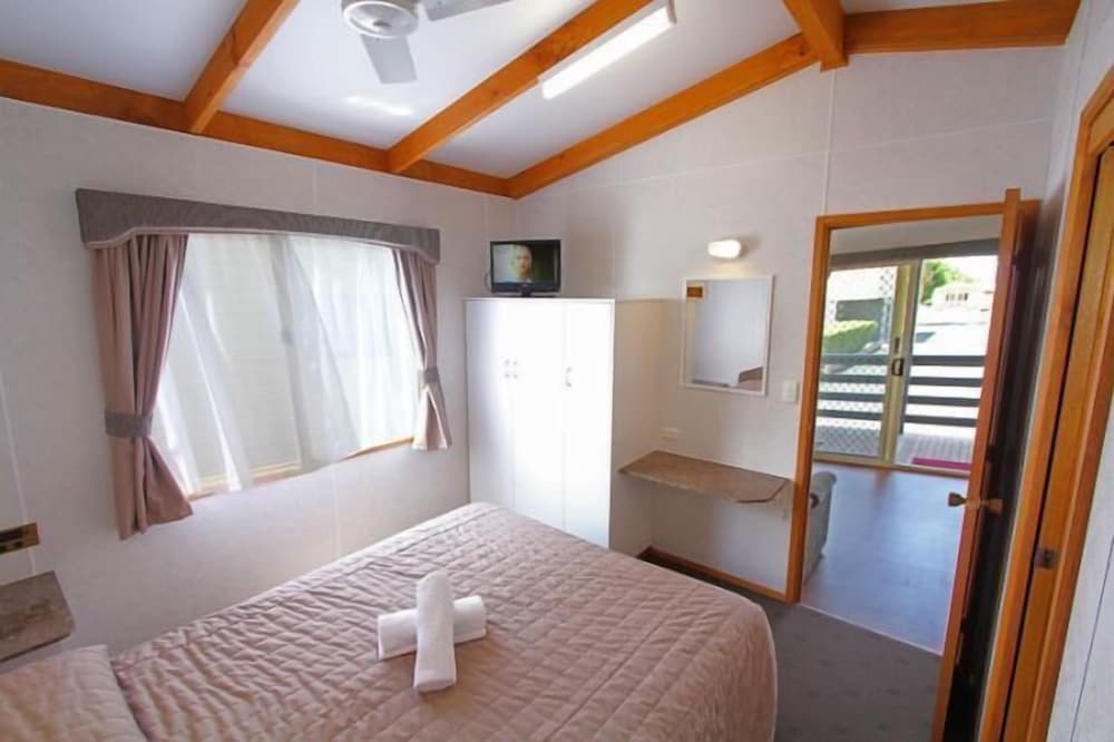 Queen Cabin photo 1