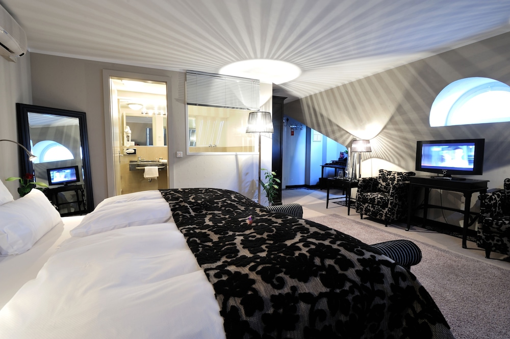 Executive Room - Photo 2