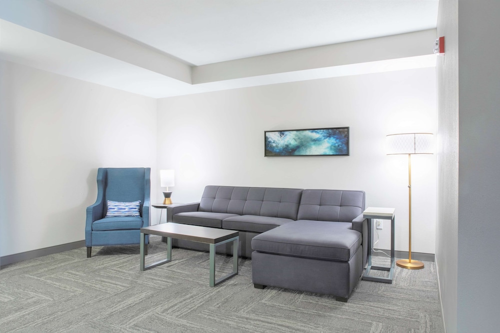 Junior Suite, One King Bed, Accessible photo 1