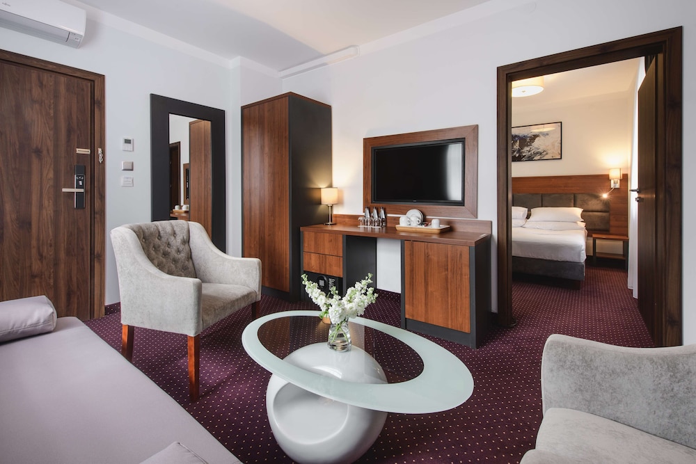 Junior Suite, 1 Double Bed with Sofa bed, Non Smoking (with Sofabed) - Photo 1