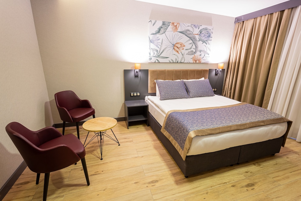 Deluxe Room - Photo 11