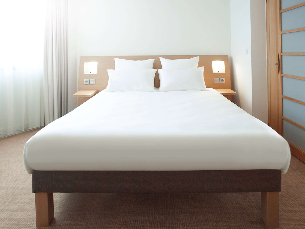 Executive Room, 1 Queen Bed with Sofa bed - Photo 6
