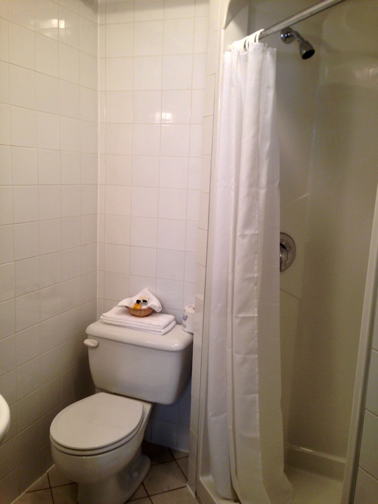 Double Room, 2 Double Beds, Private Bathroom photo 2