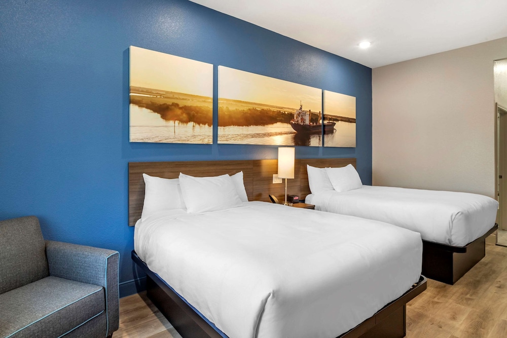 Standard Room, Multiple Beds, Non Smoking photo 1