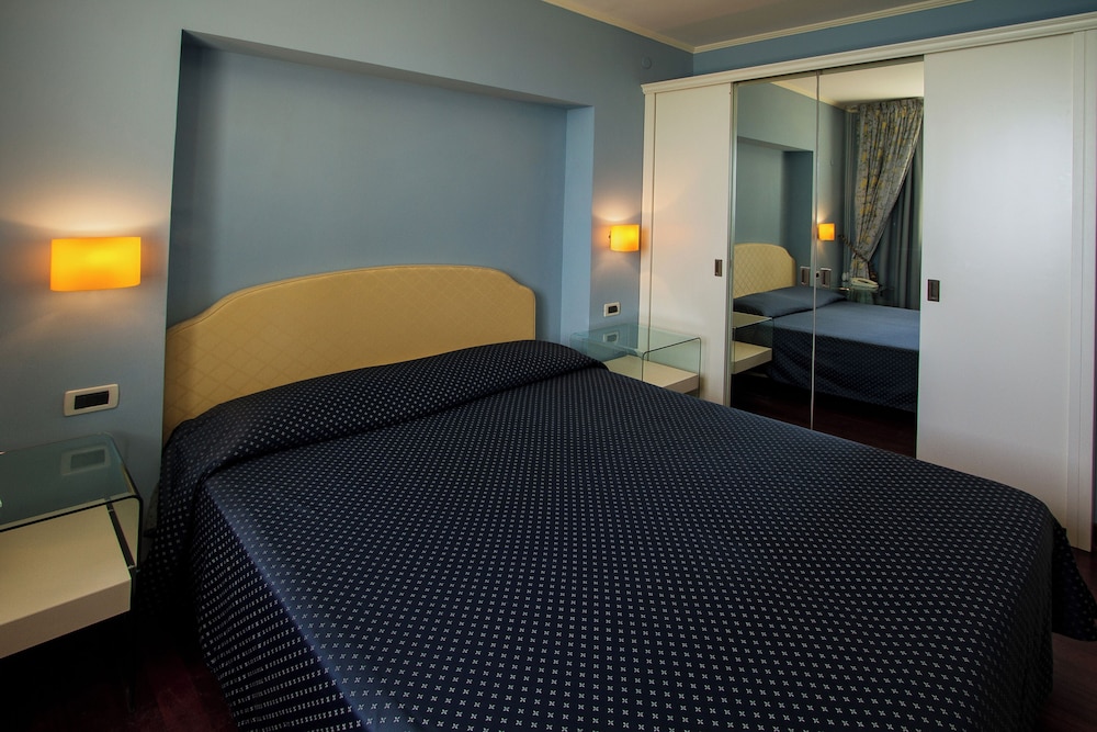 Superior Double or Twin Room, Sea View photo 2