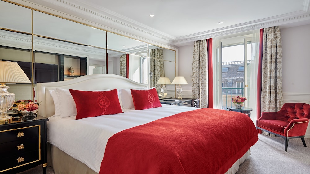 Premium Room, 1 King Bed - Photo 3