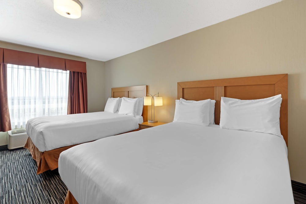 Standard Room, 2 Queen Beds, Non Smoking, Refrigerator - Photo 1